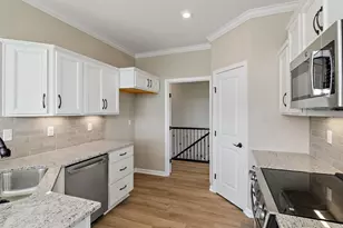403 Bandon Dunes Ct, Turtlecreek Twp, OH 45036 - Photo 5