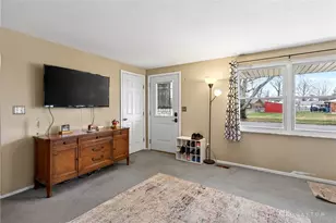 5422 Pitcairn Rd, Dayton, OH 45424 - Photo 7