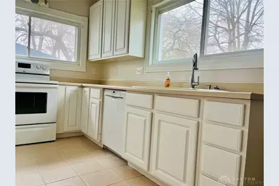 806 W High Street, Piqua, OH 45356 - Photo 15