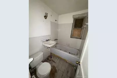 4647 Greenwich Village Avenue, Dayton, OH 45406 - Photo 5