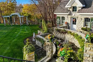 109 Castle Pines Ct, Beavercreek Twp, OH 45385 - Photo 9