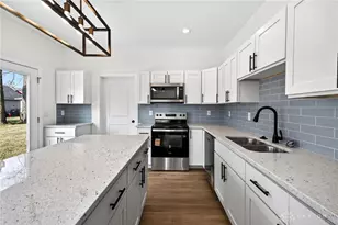 1131 W 2nd St, Dayton, OH 45402 - Photo 7