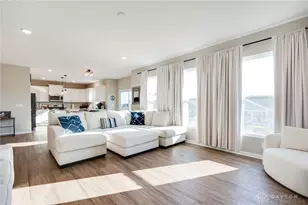 550 Crossing Ln, Dayton, OH 45449 - Photo 7