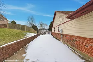 833 Savin Hill Ct, Fairborn, OH 45324 - Photo 43