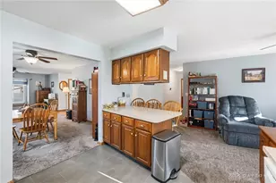 1210 Charleston Ct, Troy, OH 45373 - Photo 9