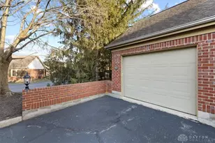 153 Village Trail Dr, Vandalia, OH 45377 - Photo 5