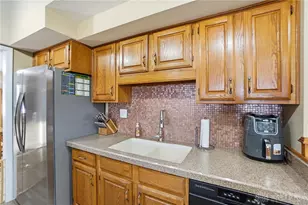 7980 Brainard Woods Dr, Dayton, OH 45458 - Photo 11