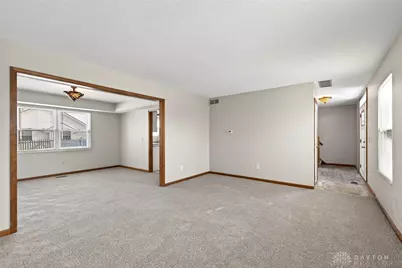 1102 Lord Fitzwalter Drive, Miamisburg, OH 45342 - Photo 11