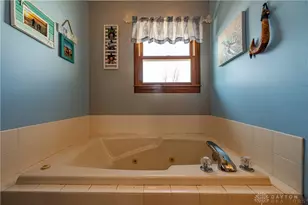 825 Chaucer Ln, Tipp City, OH 45371 - Photo 37