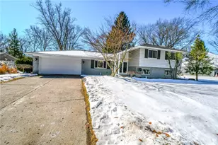 906 New England Ave, Dayton, OH 45429 - Photo 3