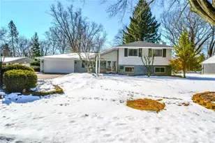 906 New England Ave, Dayton, OH 45429 - Photo 1