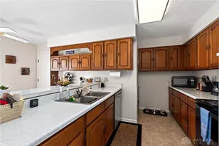 190 Lyons Dr, Dayton, OH 45459 - Photo 37