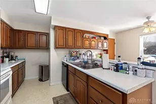 190 Lyons Dr, Dayton, OH 45459 - Photo 19