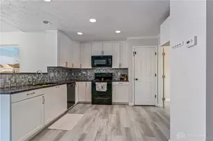 8041 Bushclover Dr, Tipp City, OH 45371 - Photo 7