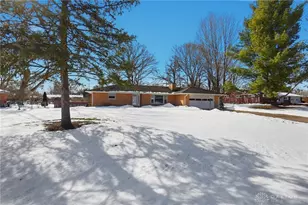 1040 Grove Hill Dr, Beavercreek, OH 45434 - Photo 1