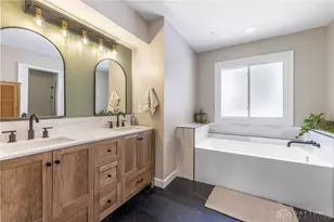 2333 Wrencroft Cir, Miami Township, OH 45459 - Photo 19