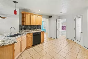 220 Auburn Meadows Ct, Carlisle, OH 45005 - Photo 9