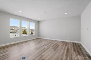 434 Hines Cir, Dayton, OH 45458 - Photo 9