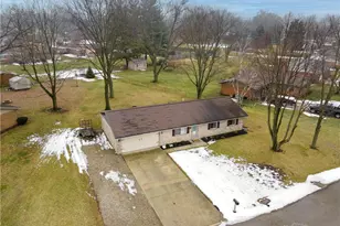 3135 Honeysuckle Dr, Troy, OH 45373 - Photo 3