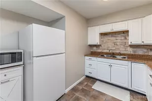 3135 Honeysuckle Dr, Troy, OH 45373 - Photo 9