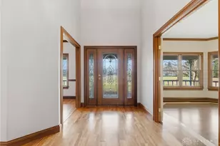 2644 Center Creek Cir, Spring Valley, OH 45370 - Photo 9