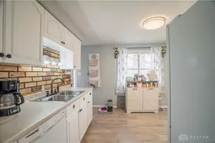 440 Katy Ln, Englewood, OH 45322 - Photo 9