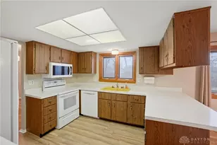 2126 Mohave Dr, Beavercreek, OH 45431 - Photo 11