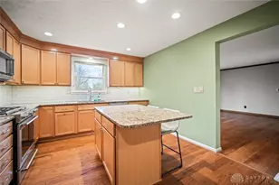 391 Roselake Dr, Dayton, OH 45458 - Photo 11