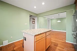 391 Roselake Dr, Dayton, OH 45458 - Photo 13