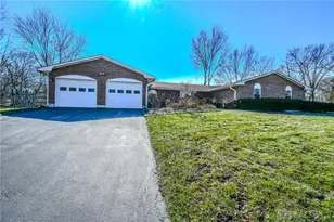 2765 E Tara Trail, Beavercreek, OH 45434 - Photo 3