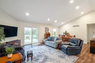 1475 Runnymeade Way, Beavercreek Twp, OH 45385 - Photo 7