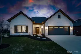 822 Pebble Pl, Tipp City, OH 45371 - Photo 3