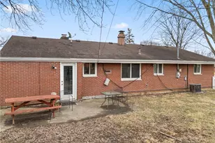 2267 Yorkshire Pl, Kettering, OH 45419 - Photo 9