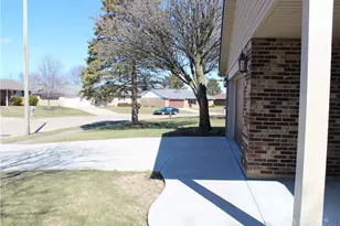 433 Edgebrook Ave, Brookville, OH 45309 - Photo 5