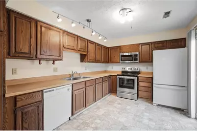 8603 Sea Pines Lane, Dayton, OH 45458 - Photo 3