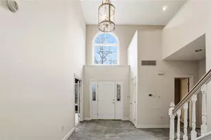 889 Timberlake Ct, Kettering, OH 45429 - Photo 5