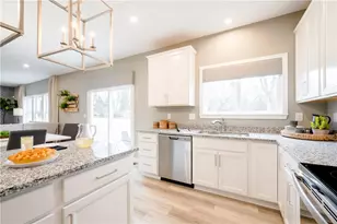 819 Hunters Run Dr, Brookville, OH 45309 - Photo 7