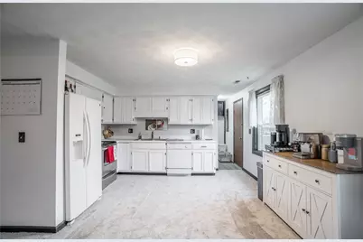 5485 Knollwood Drive, Lewisburg, OH 45338 - Photo 9