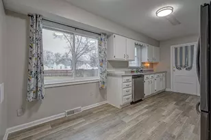 114 Fairview Dr, Carlisle, OH 45005 - Photo 11