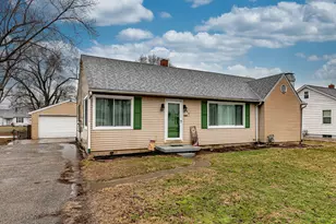 114 Fairview Dr, Carlisle, OH 45005 - Photo 1