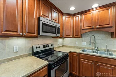 5662 Brandt Pike, Huber Heights, OH 45424 - Photo 17