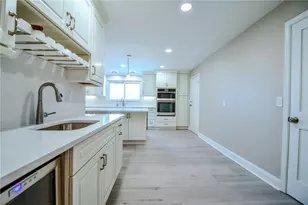 121 E Schantz Ave, Oakwood, OH 45409 - Photo 9