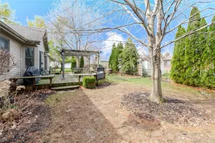 7335 Melinda Dr, Butler Twp, OH 45414 - Photo 9