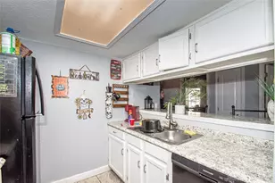 8749 Shadycreek Dr, Dayton, OH 45458 - Photo 7