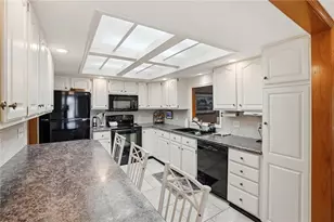 392 Copper Beech Ct, Washington Twp, OH 45459 - Photo 9