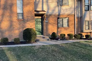 22 Oakwood Ct, Springdale, OH 45246 - Photo 1