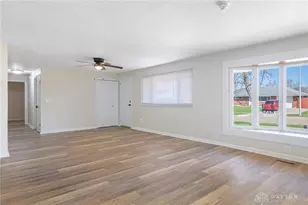 5572 Shady Oak St, Huber Heights, OH 45424 - Photo 7