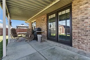 8858 Deer Hollow Dr, Huber Heights, OH 45424 - Photo 7