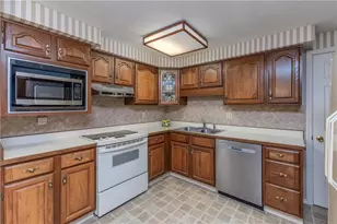 7201 Belle Plain Dr, Huber Heights, OH 45424 - Photo 9