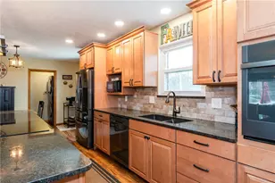 913 Debbie Ct, Clayton, OH 45415 - Photo 13